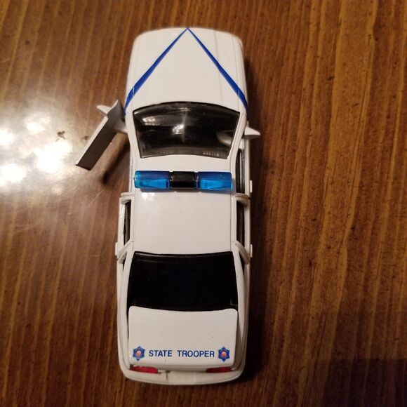 Arkansas State Police Road Champs die cast police car 1:43 scale - Picture 10 of 12